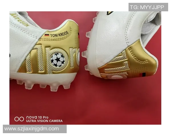 球星专属足球鞋大揭秘 个性与科技如何成就绿茵传奇